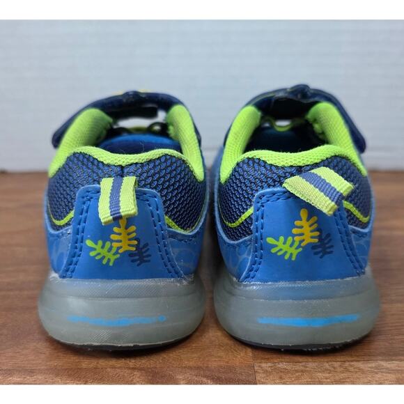 Baby Shark Pink Fong Light Up Toddler Shoes Size 6 - Picture 3 of 7